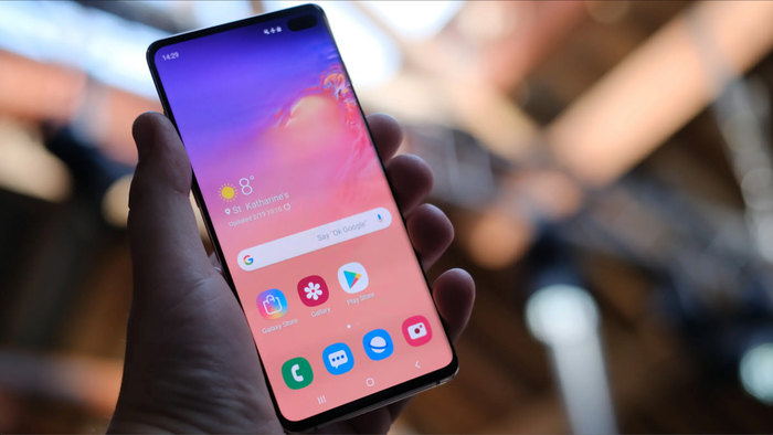 Samsung smartphone google search tab on home screen